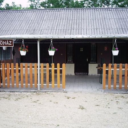 Sakaltanya Soeroezo- Borozo Pihenohaz Vének Exterior foto