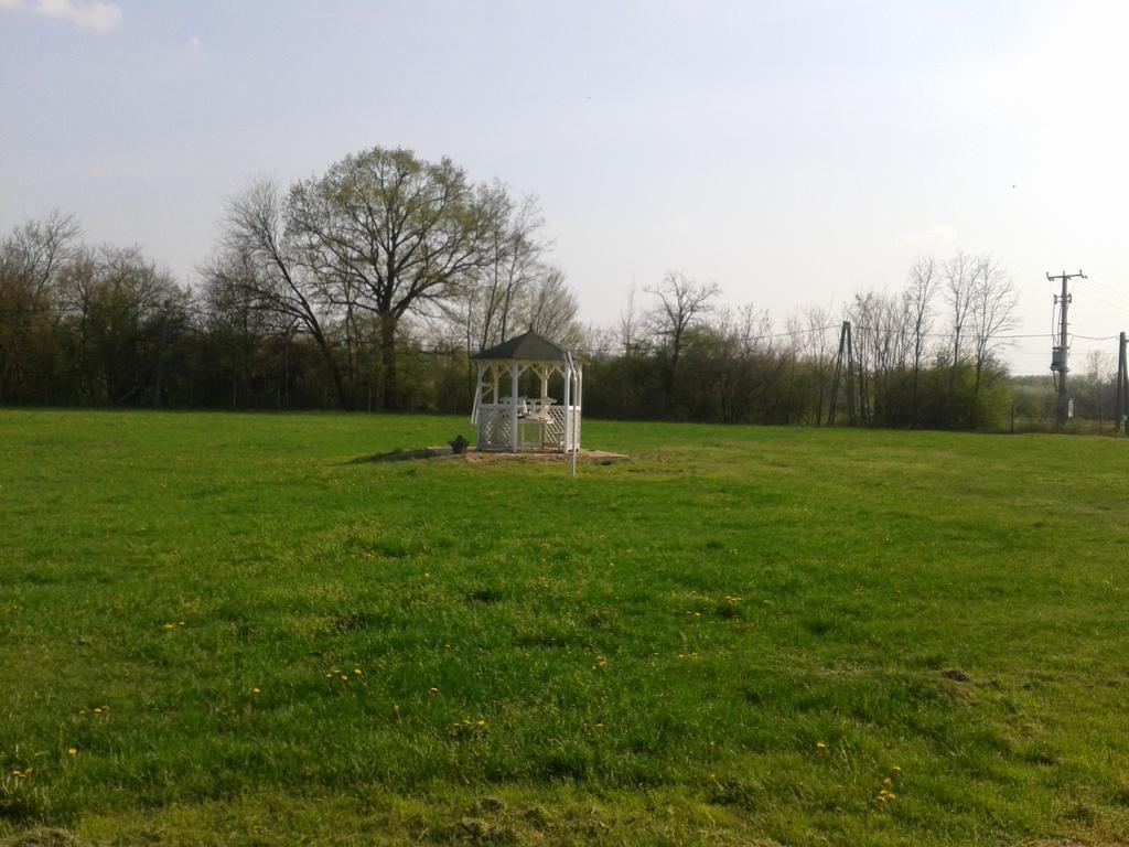 Sakaltanya Soeroezo- Borozo Pihenohaz Vének Exterior foto
